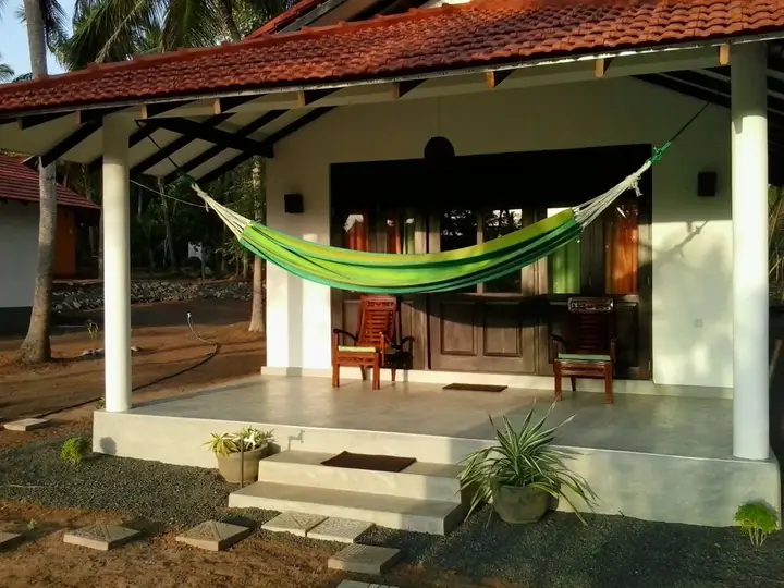 Мараколлия: Chill Enjoy Cabanas & Restaurant