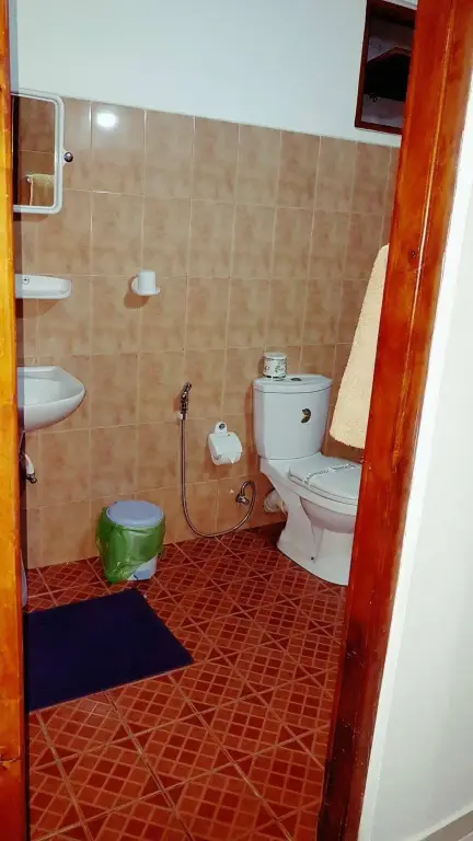 Унаватуна: Hotel Happy Night & Restaurant