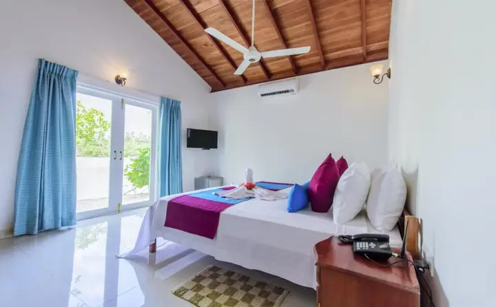 Вайккал: VAAYA Beach Hotel