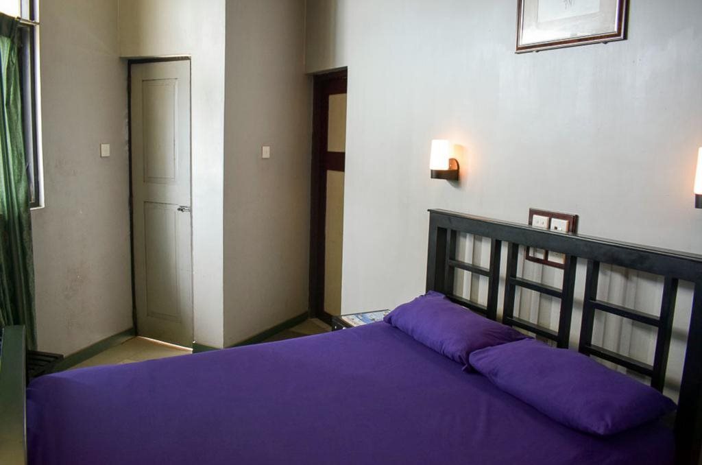 Моратува: Yoho Holly Cross Avenue