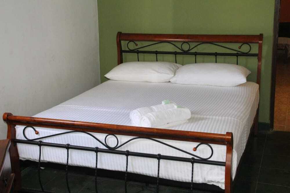 Канди: Self Cate Luxury Hostel