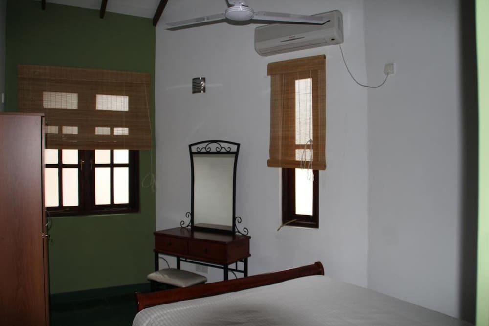 Канди: Self Cate Luxury Hostel