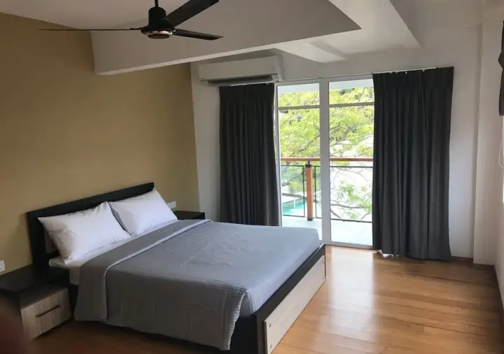 Коломбо: Amber FR 16 Colombo