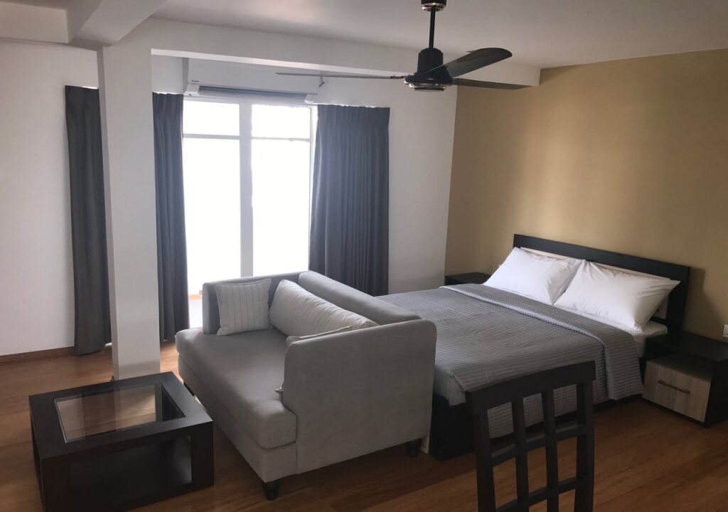 Коломбо: Amber FR 16 Colombo