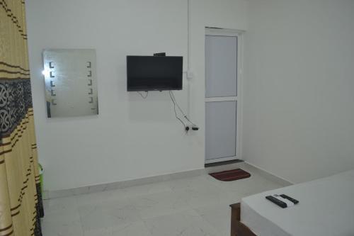 Хингуракгода: White Palace & Nice Place