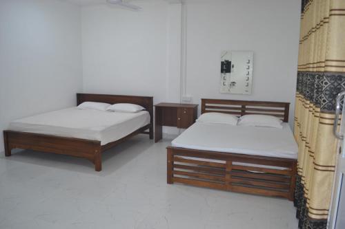 Хингуракгода: White Palace & Nice Place