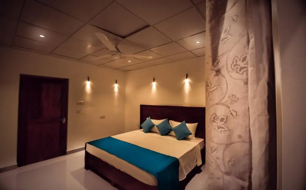 Канди: Heavens Door Guest Inn