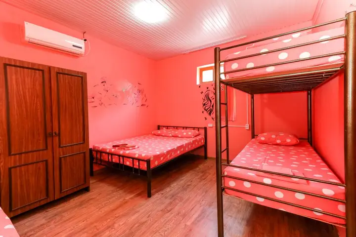 Кучугуры: 84 Guest House