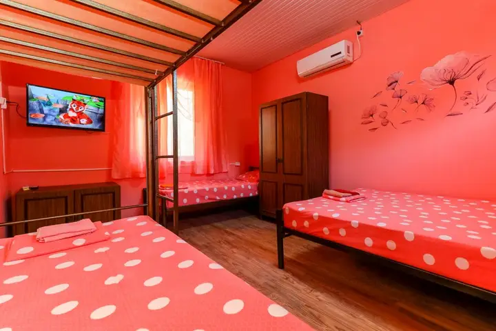 Кучугуры: 84 Guest House
