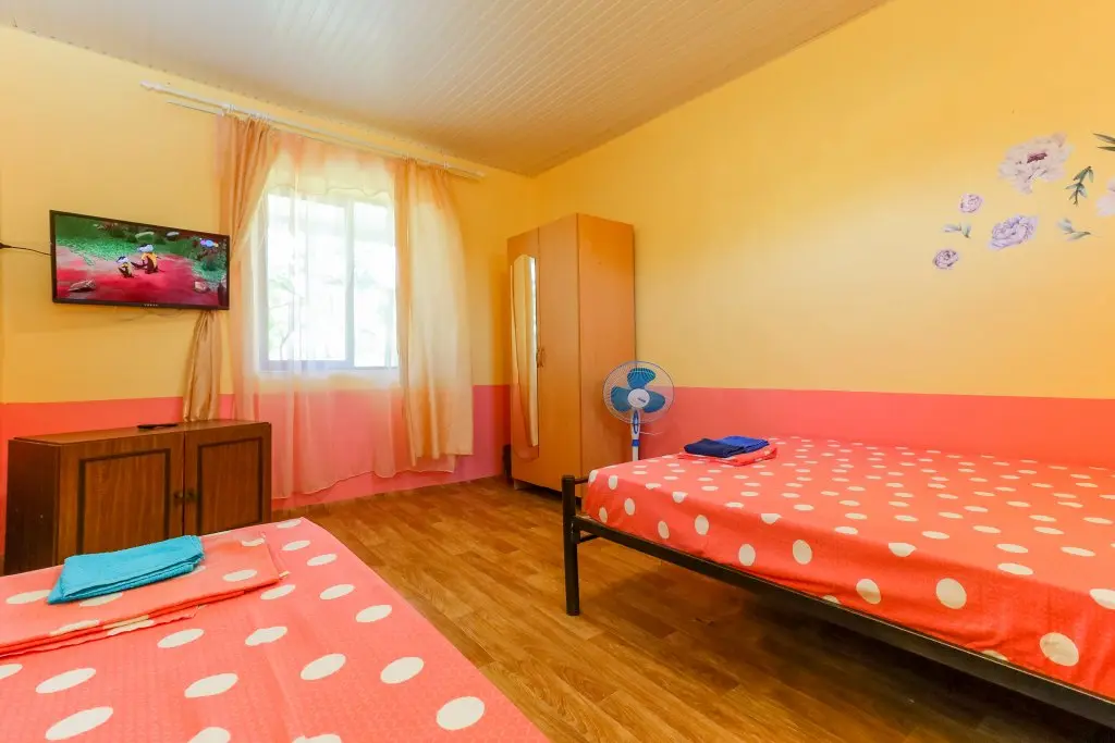 Кучугуры: 84 Guest House