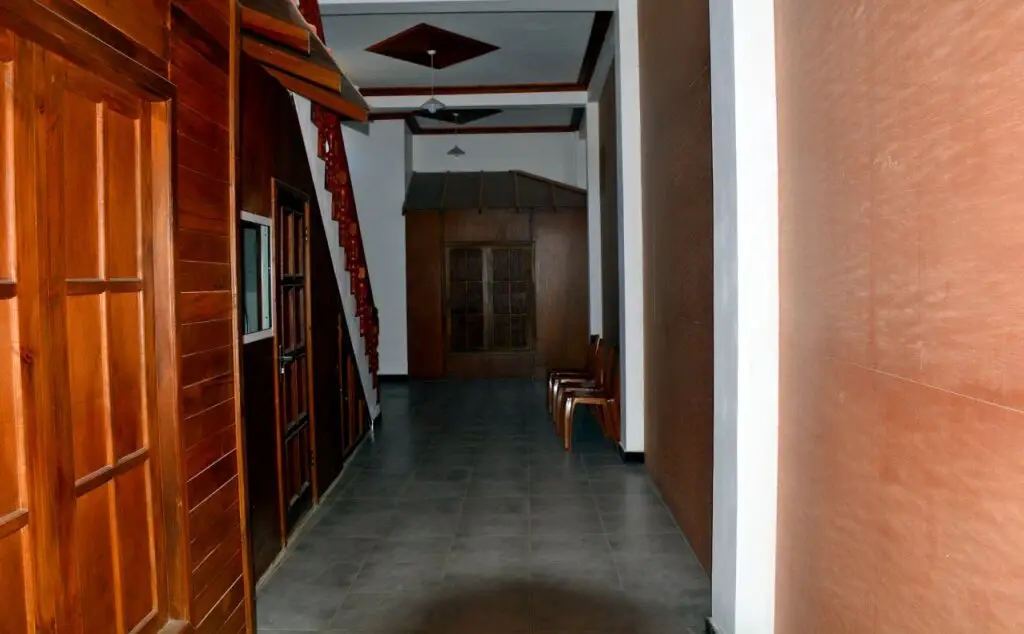 Амбевелла: Cristal Holiday Inn
