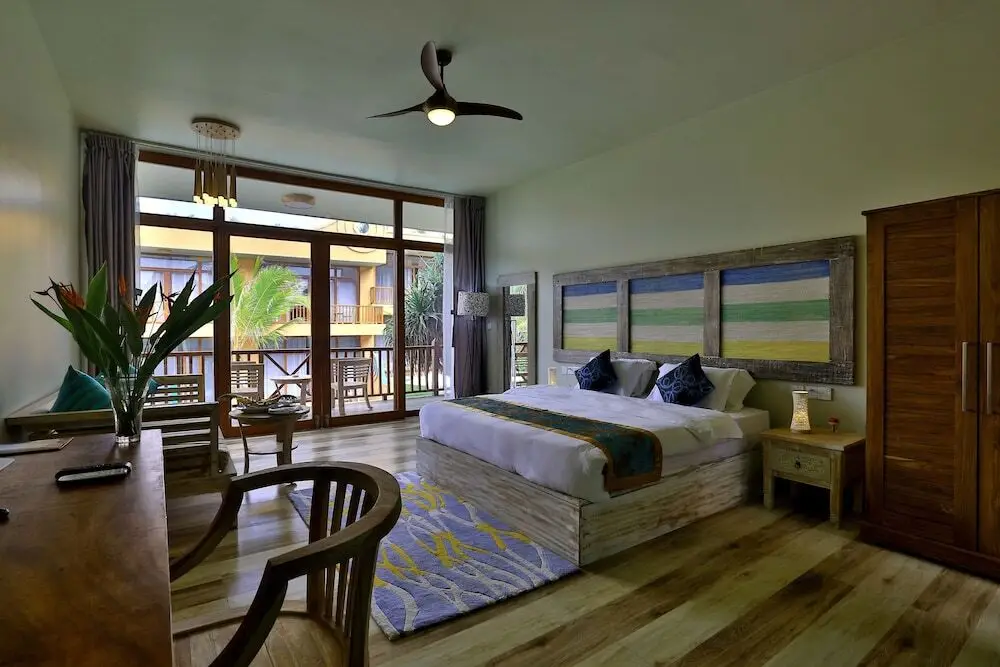 Унаватуна: Thaproban Pavilion Waves Unawatuna