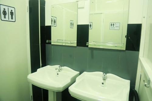 Канди: The MIDTOWN Hostel