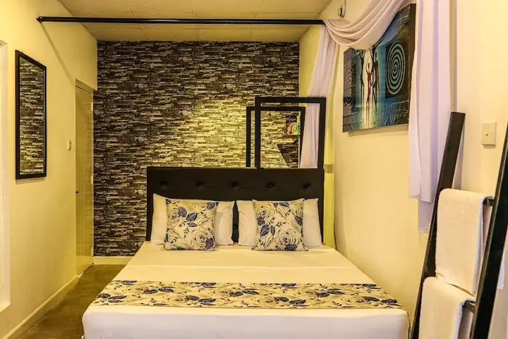 Канди: Mintaas Hotel