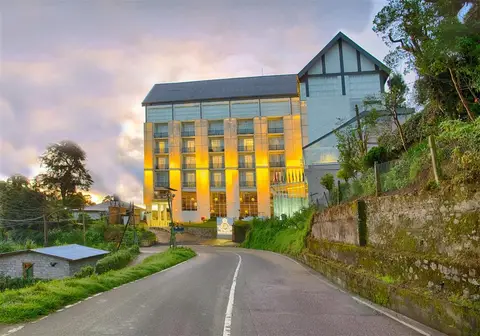 The Golden Ridge Hotel — фото 1
