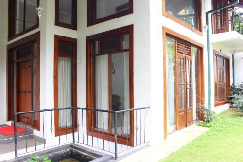 Канди: Yoho Wincare GuestHouse