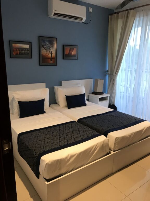 Нилавели: Beach Paradise by Oceanfront Condos