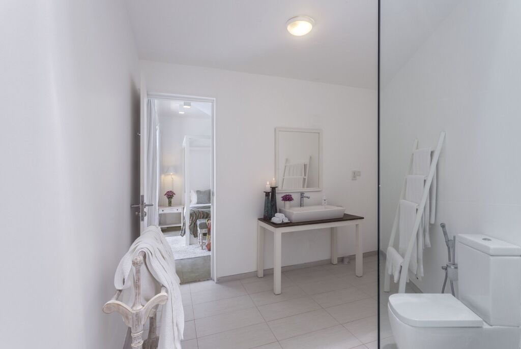 Хиккадува: Villa White