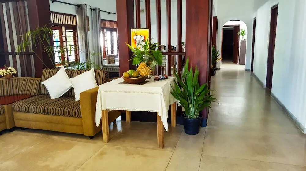 Хиккадува: MINA Villa
