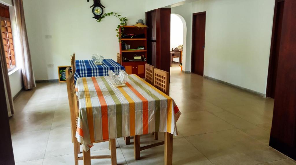 Хиккадува: MINA Villa
