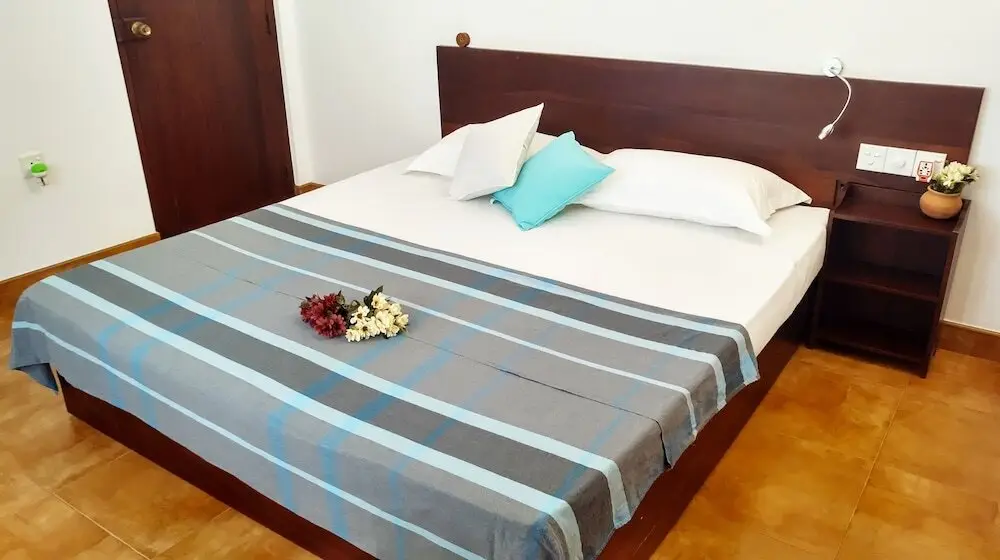 Хиккадува: MINA Villa