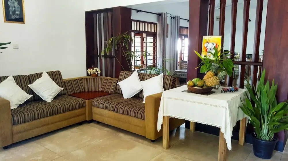Хиккадува: MINA Villa
