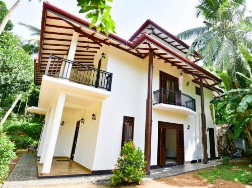 Хиккадува: HikkaJayaSri Villa Peacock