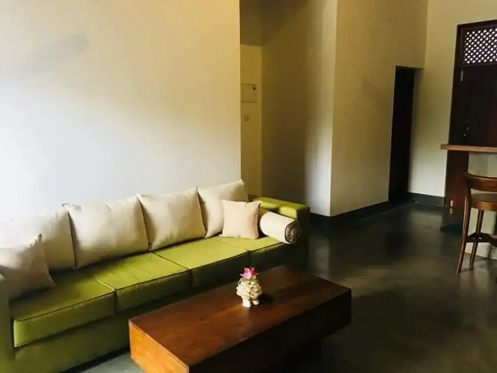 Галле: Niluka Stay Home