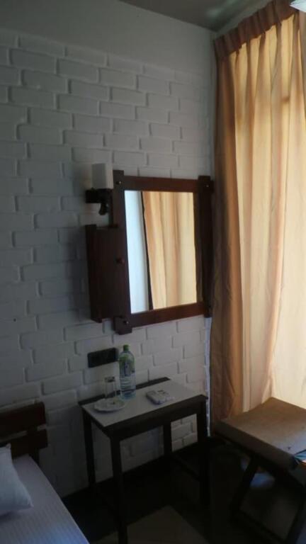 Монерагала: Hotel Elaine
