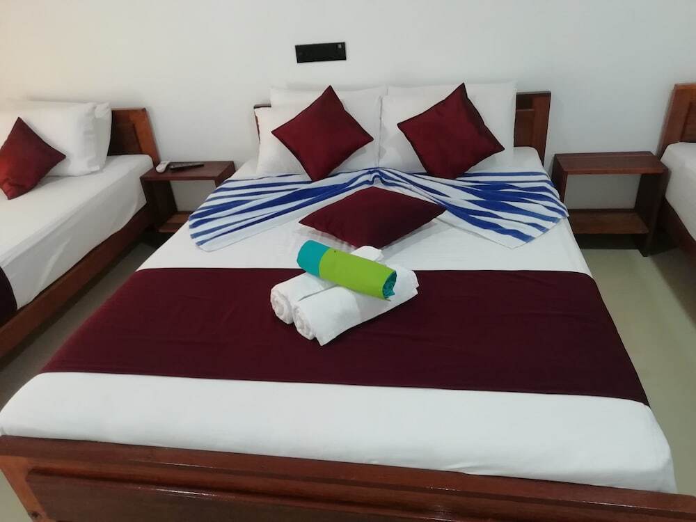 Тринкомали: Esha Beach Resort