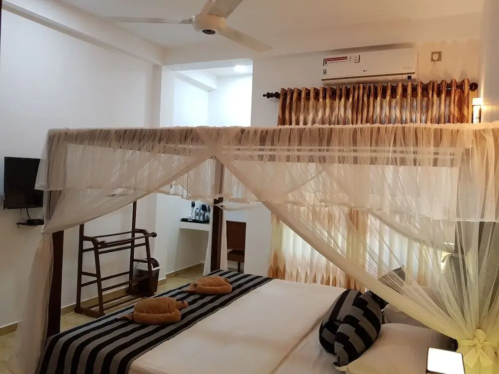 Мирисса: My Whales Guest House