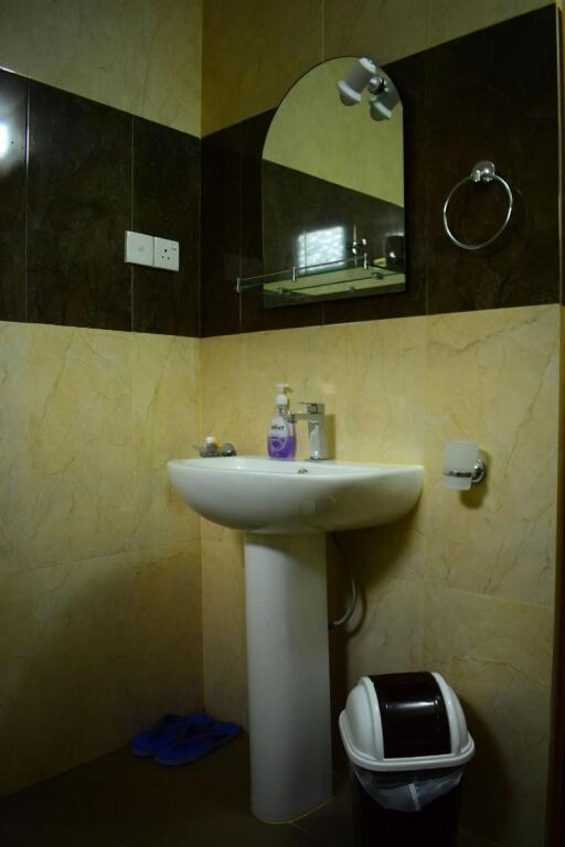 Катунаяке: White Villa Airport Transit Hotel