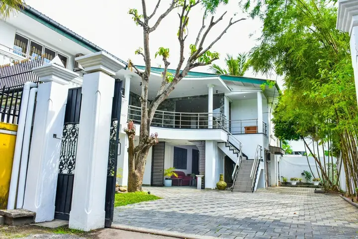 Негомбо: Aradhana Airport Hotel