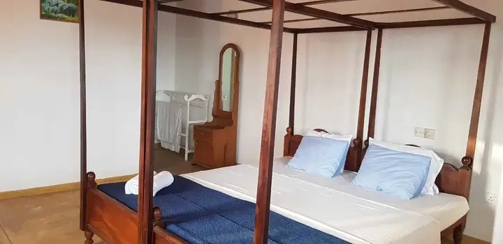 Тангалла: Blue Whale Beach Hotel