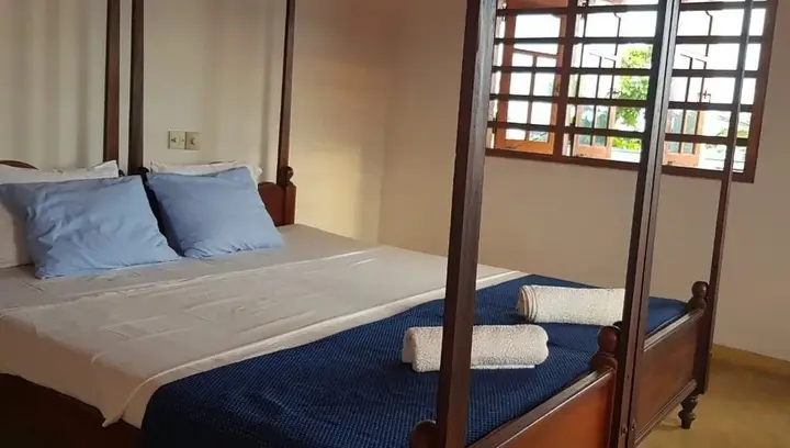 Тангалла: Blue Whale Beach Hotel