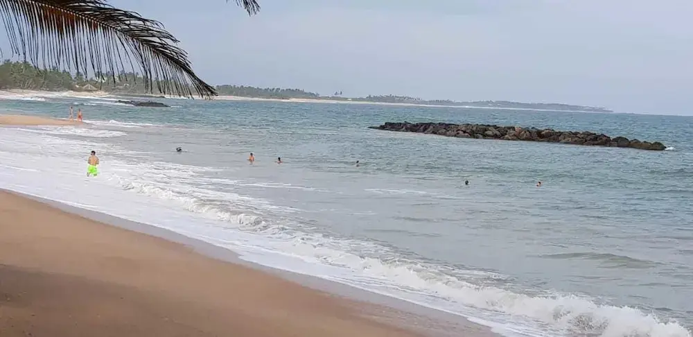 Тангалла: Blue Whale Beach Hotel