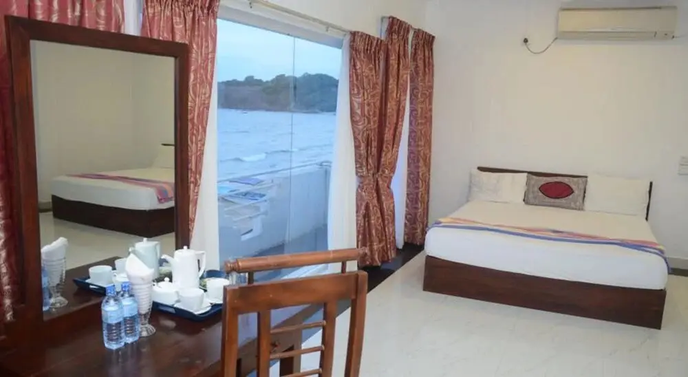 Тринкомали: TrinncoTopazBeachHotel