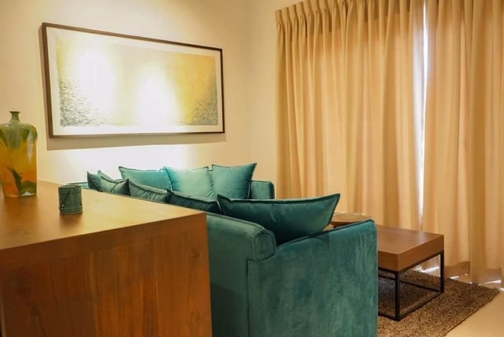 Гора Lavinia: De Saram Residencies