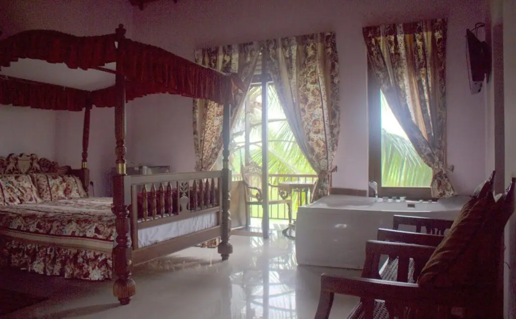 Келания: White Peacocks and Birds Resort