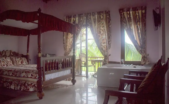 Келания: White Peacocks and Birds Resort