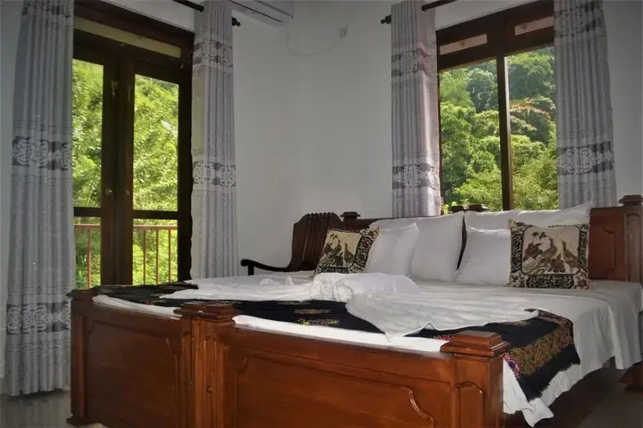 Канди: Rock Edge Residence