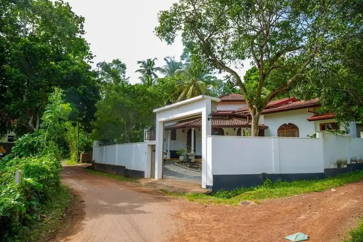 Галле: Villa Kumana