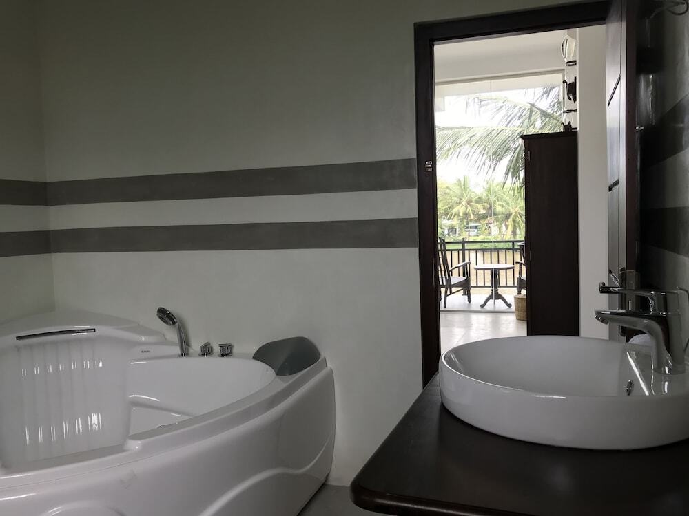 Галле: Galle Riverside Apartments