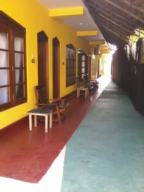 Malika's Yellow House — фото 1