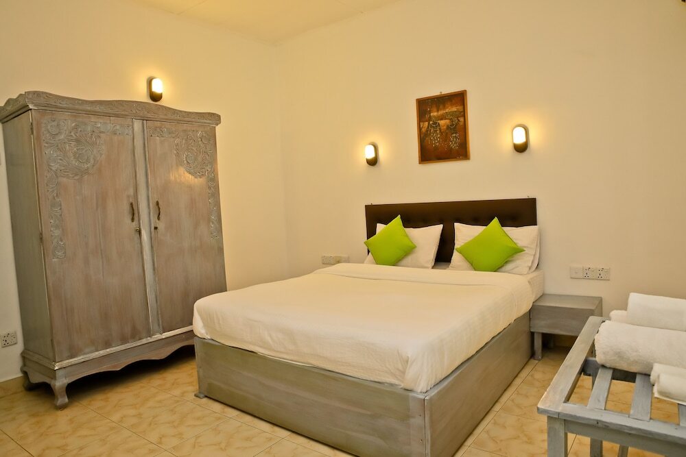 Негомбо: Negombo Beach by Flipflop Hostels