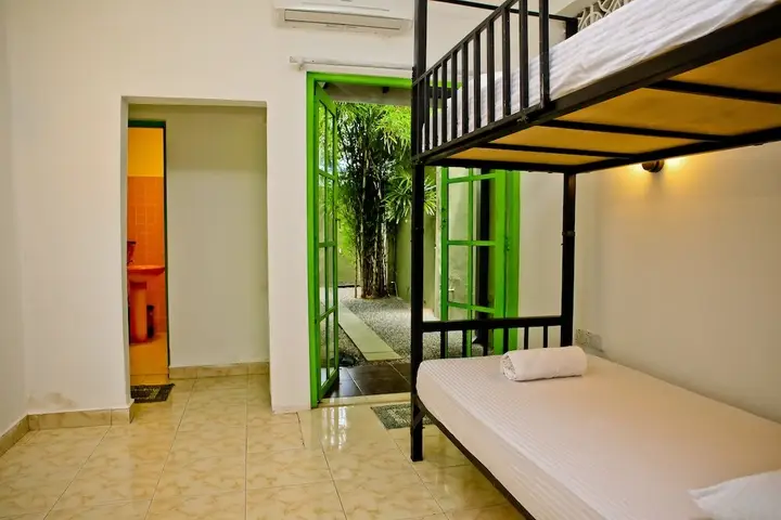 Негомбо: Negombo Beach by Flipflop Hostels