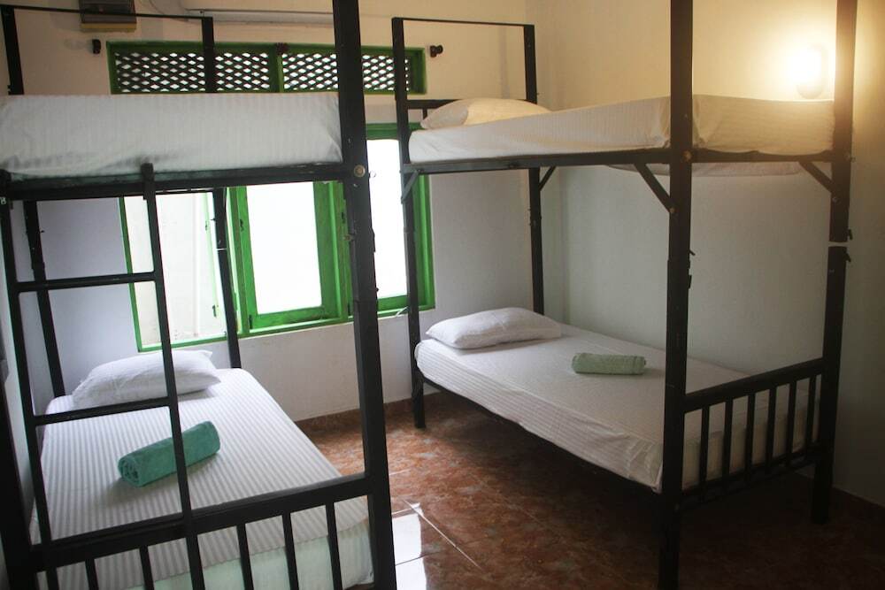 Негомбо: Negombo Beach by Flipflop Hostels