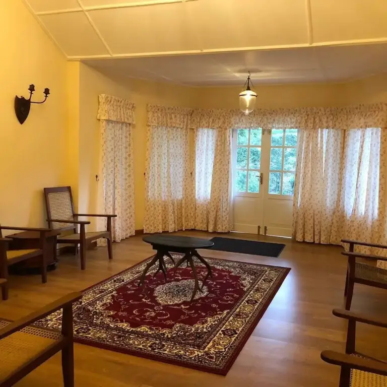 Канди: Rockbourne Bungalow