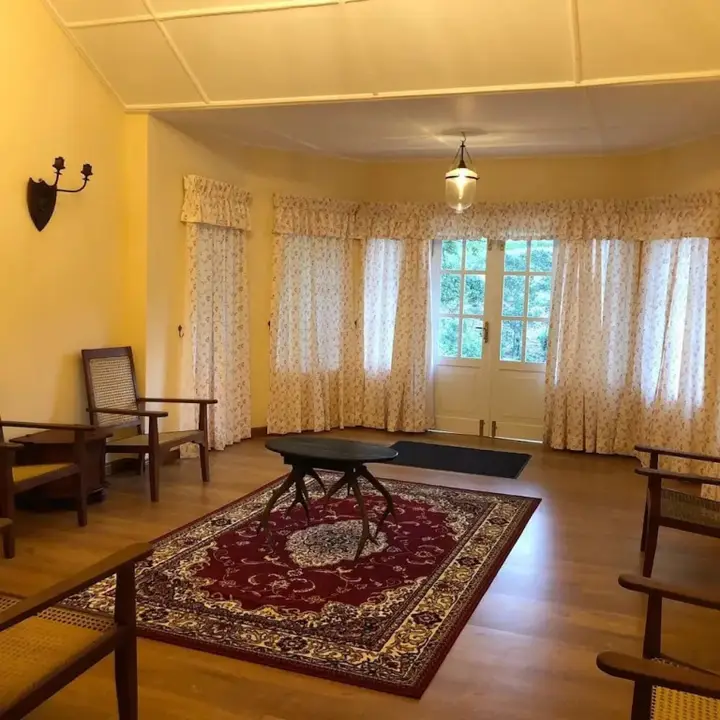 Канди: Rockbourne Bungalow