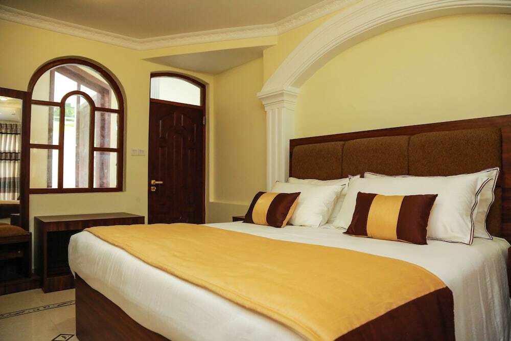Канди: Royal Classic Resort